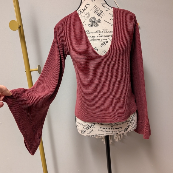 Free People Burgundy V-Neck Sweater Bell Sleeve Boho Small - Picture 2 of 8